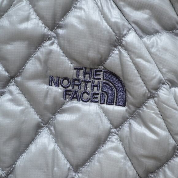 North Face Quilted Puffer Jacket Gray Silver Size Medium - Picture 3 of 7